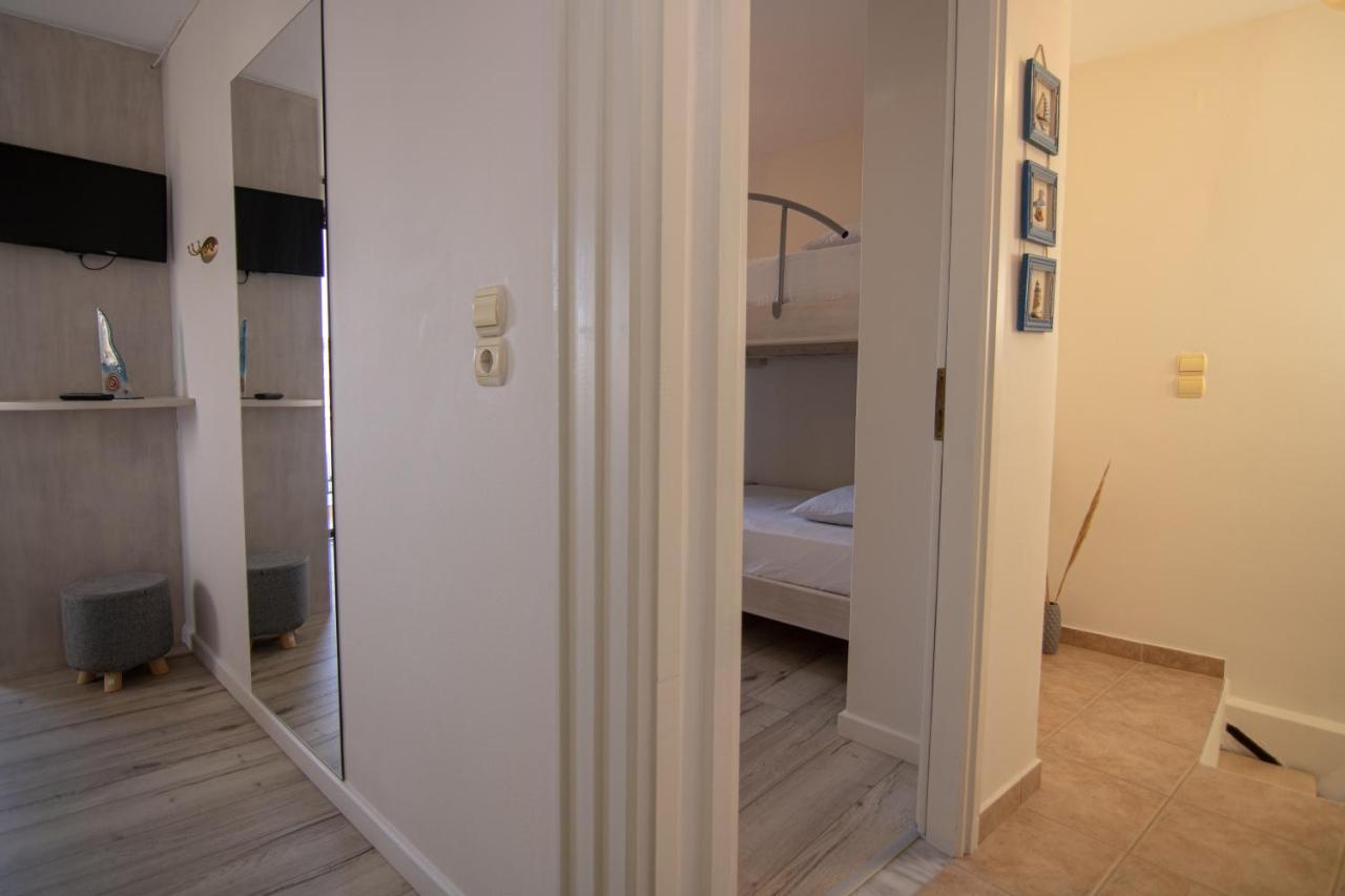The Island House - Family Size Apt - Overlooking The Aegean - 3 Steps From The Beach Móhlosz Kültér fotó