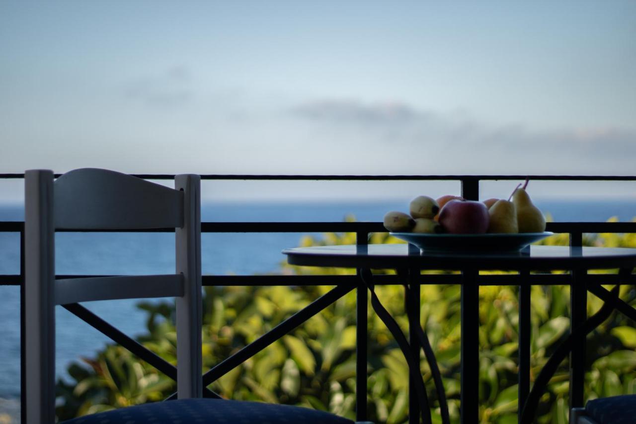 The Island House - Family Size Apt - Overlooking The Aegean - 3 Steps From The Beach Móhlosz Kültér fotó